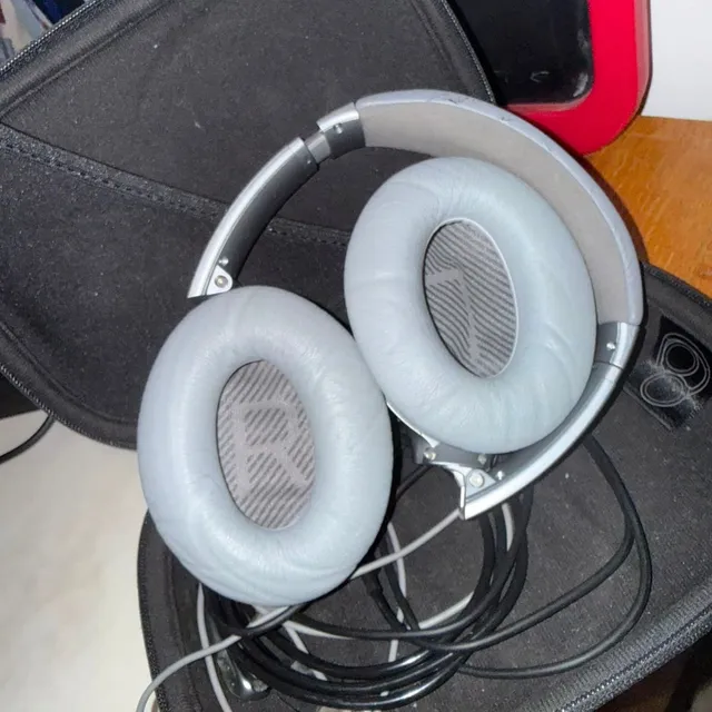 Bose Over-Ear Headphones – Silver/Grey – Includes Carrying Case